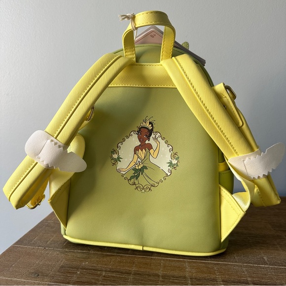 Loungefly EXCLUSIVE The Princess & the Frog Tiana Figural Mini Backpack - NWT - Picture 3 of 8